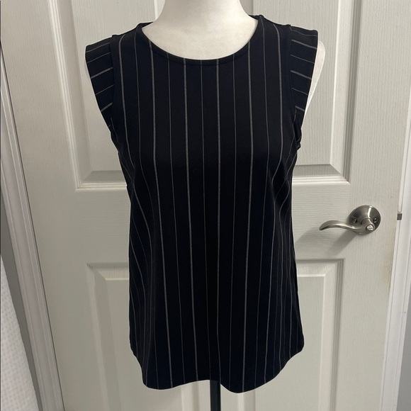 Banana Republic Black Pinstripe Tank Top Round Neck Cap Sleeve Sz S - Picture 1 of 8